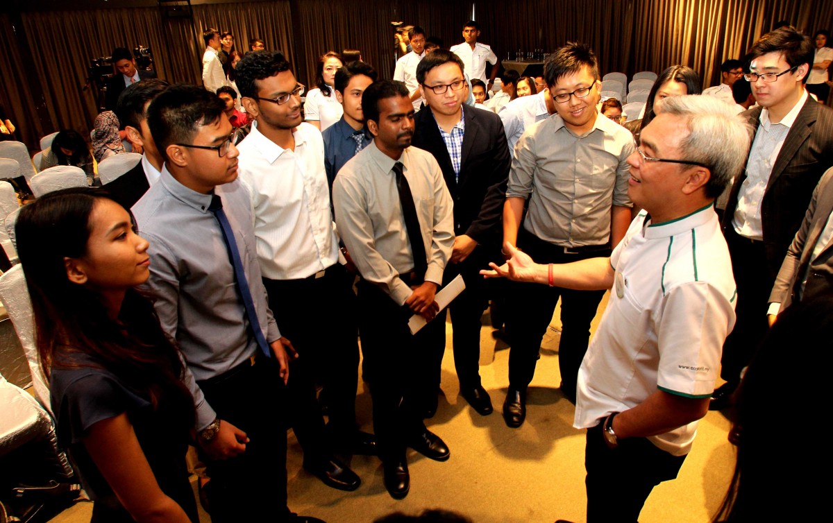 Liew spoke to more than 100 interns of EcoWorld, and university students on term break from the UK, the US and Malaysia today. (Image by EcoWorld) EcoWorld